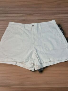 J. Crew Women’s Shorts Size 32 White   Denim NWT 28